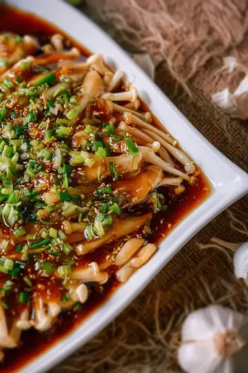 Enoki Mushrooms with Garlic & Scallion Sauce