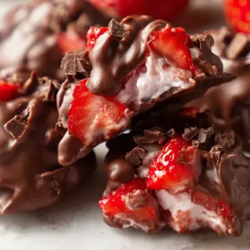 Chocolate Strawberry Yogurt Clusters (Viral Recipe!)