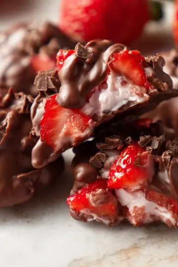 Chocolate Strawberry Yogurt Clusters (Viral Recipe!)