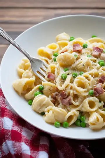 Creamy Pea & Pancetta Pasta