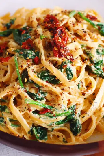 Linguine with Spinach and Sun-Dried Tomato Cream Sauce
